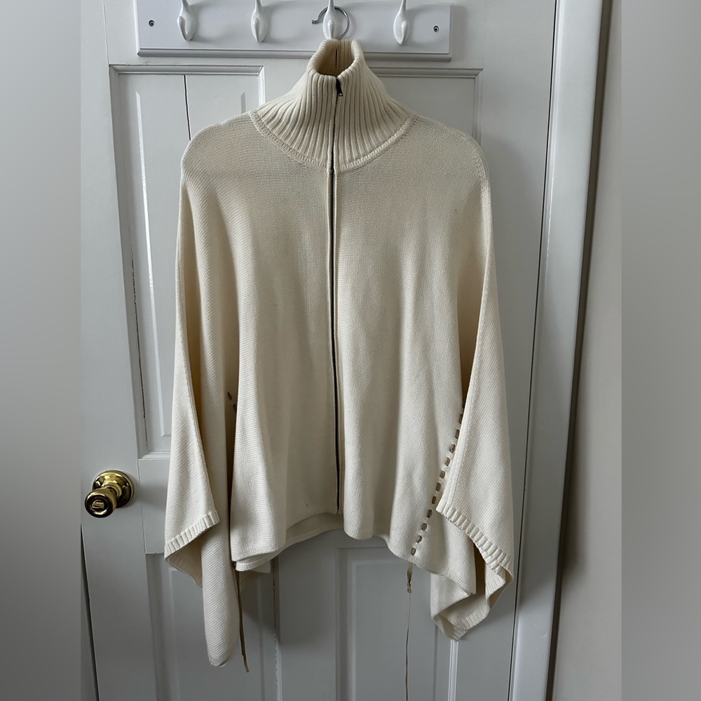 Zip up New Frontier sweater Cape. Size S/M